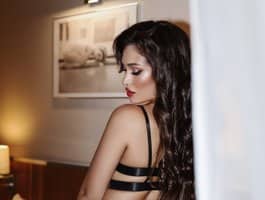 Get some 1 on 1 sex cam fun with cam girl Adel-chocolatee and her charm.