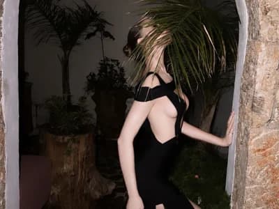 Get with Zarya_Actions for hot moments with a beautiful cam model.