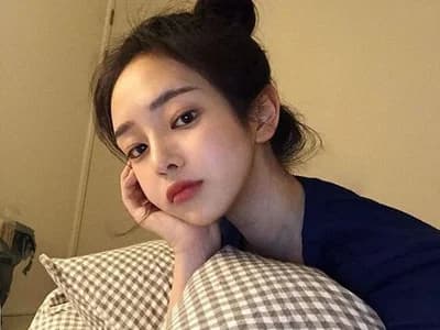 Aloe-20 is the cam girl you've been waiting for in this live cam world.